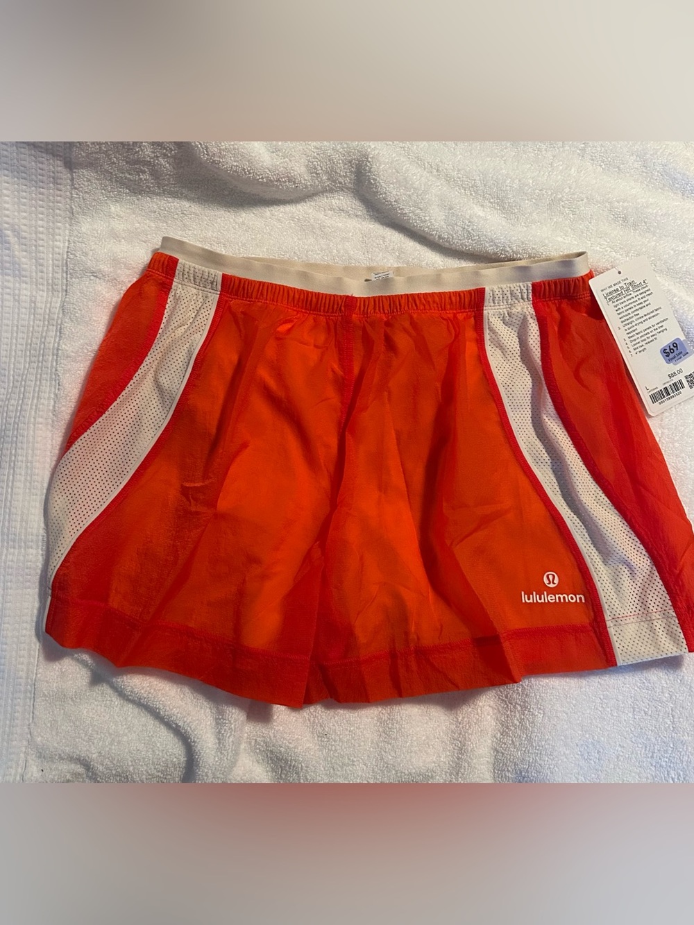 Lululemon Women's License to Train Textured HR Short 4” - L Red